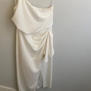 Lulu’s white one shoulder dress